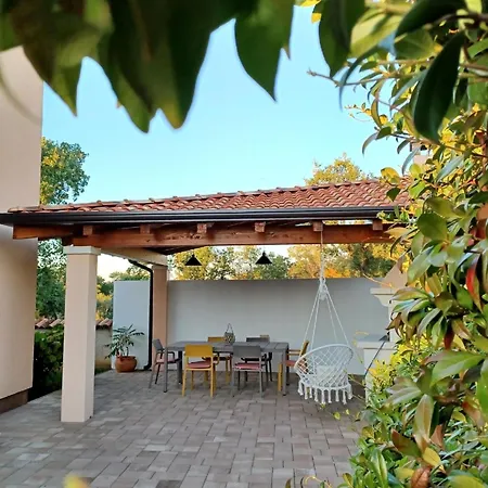 Mit Privatpool Fuer 6 Personen Ca 130 Qm In Kosinozici, Porec, Istrien Istrische Riviera Holiday home