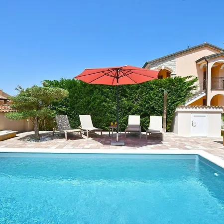 Mit Privatpool Fuer 6 Personen Ca 130 Qm In Kosinozici, Porec, Istrien Istrische Riviera *
