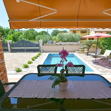Mit Privatpool Fuer 6 Personen Ca 130 Qm In Kosinozici, Porec, Istrien Istrische Riviera Holiday home