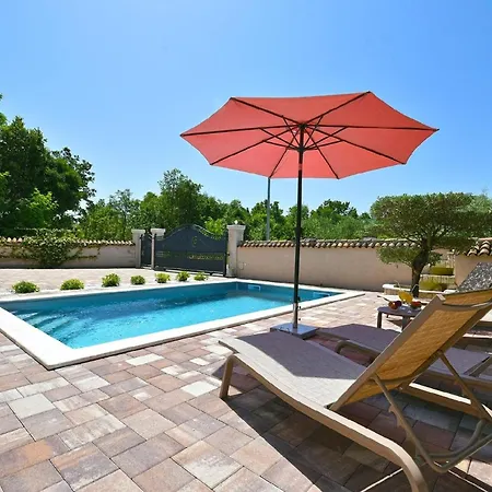 Holiday home Mit Privatpool Fuer 6 Personen Ca 130 Qm In Kosinozici, Porec, Istrien Istrische Riviera *
