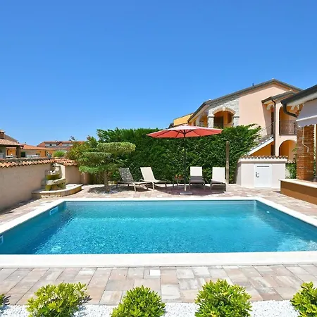 Mit Privatpool Fuer 6 Personen Ca 130 Qm In Kosinozici, Porec, Istrien Istrische Riviera Holiday home Porec